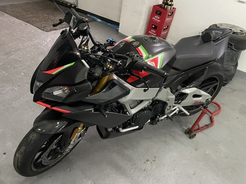 Aprilia tuono V4 1100 RSV4