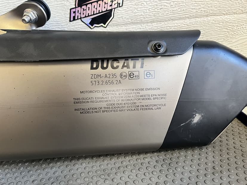 Wydech końcówka wydechu Akrapovic ducati multistrada v4 Akrapovic