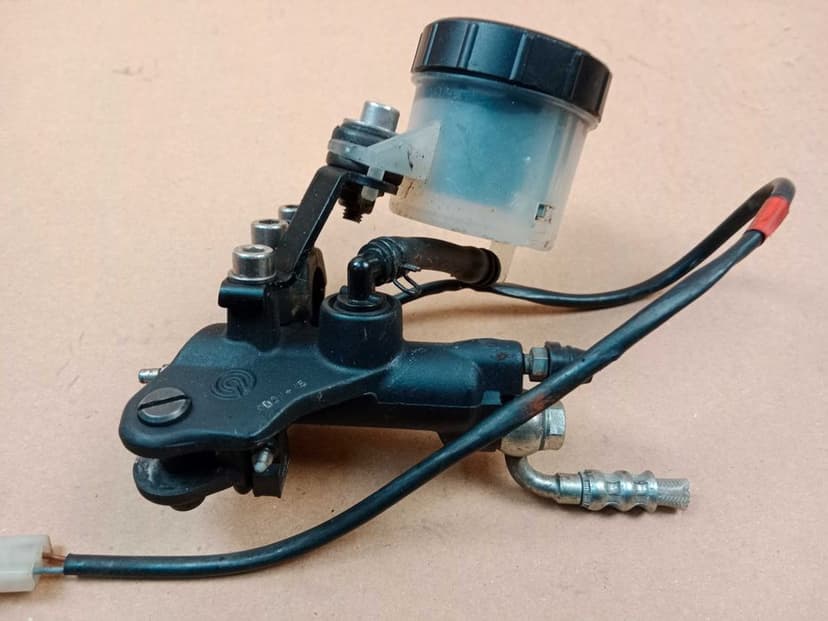 Aprilia RSV 1000 Tuono Pompa Hamulca Przedniego Przód  BREMBO 04-10