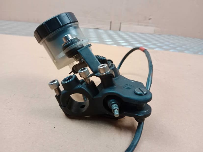 Aprilia RSV 1000 Tuono Pompa Hamulca Przedniego Przód  BREMBO 04-10