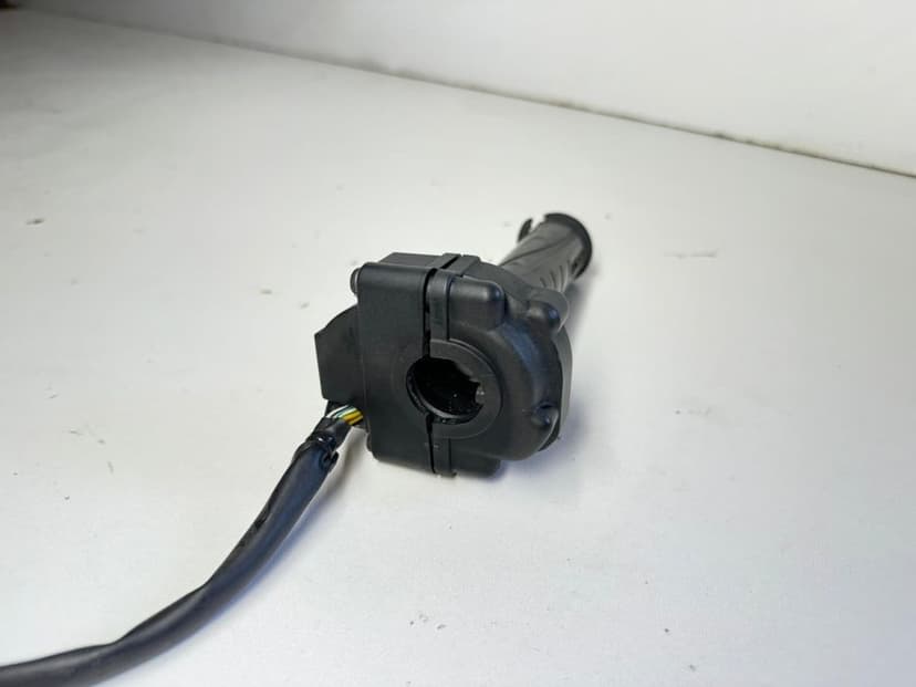 Ducati Monster 821 Rolgaz Potencjometr 15 - 17