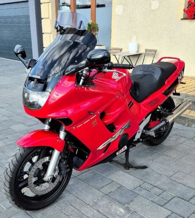 Honda CBR 1000F SC24