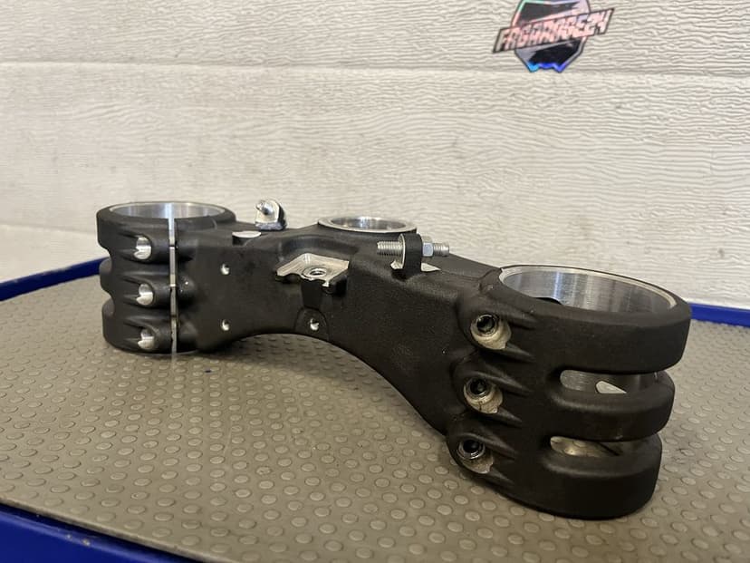 Półka dolna zawieszenia ducati panigale v4s