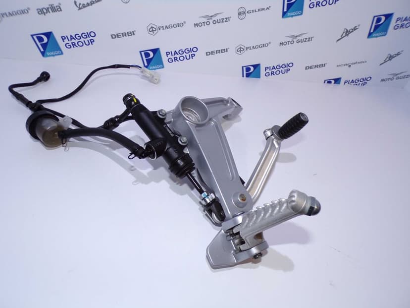 Set Prawy Pompa Paliwa Podnóżek Dźwignia Hamulca Aprilia RS660 Tuono