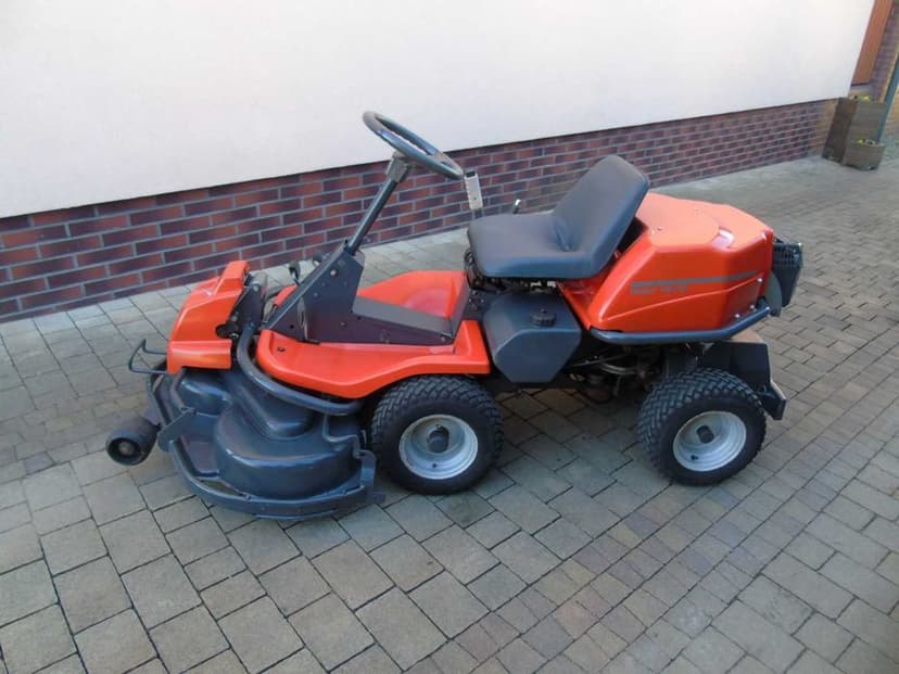 Traktorek kosiarka HUSQVARNA RIDER 15v2  2cylindrowy hydro PO SERWISIE