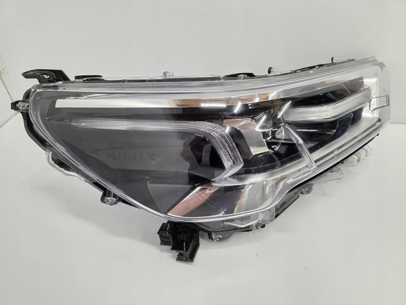 lampa przód przednia prawa toyota hilux viii lift 8 lift 81110-0ku80 e