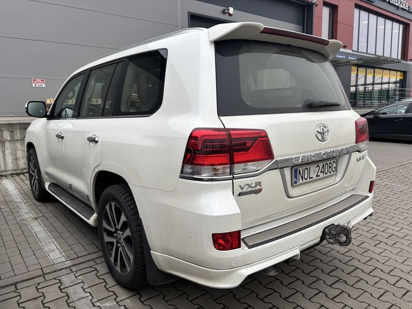 Toyota Land Cruiser V8 5.7