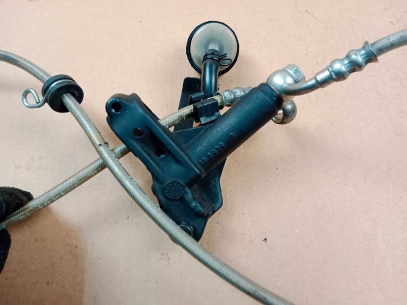 Aprilia RSV 1000 Tuono Pompa Sprzęgła 04-10