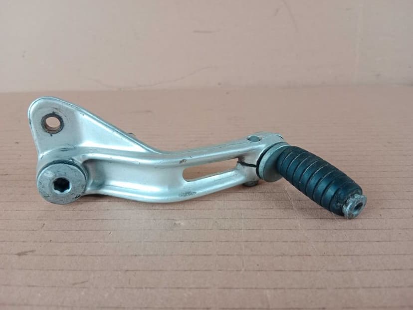 Aprilia Tuono RSV 1000 Mille Dźwignia Hamulca Tył Tylna 02-05 nóżka