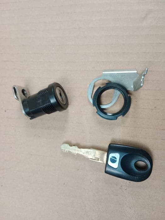 Ducati Monster 821 Zestaw Do Odpalania Komputer Stacyjka Klucz Zamek