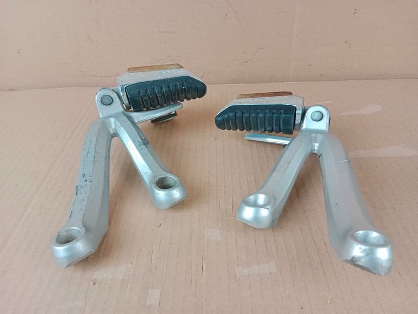 Suzuki GSX 650 F Sety Pasażera Set Prawy Lewy Tył Podnóżki 08-16