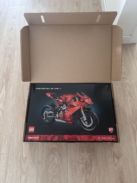 LEGO Technic 42202 Ducati Panigale V4S - NOWY