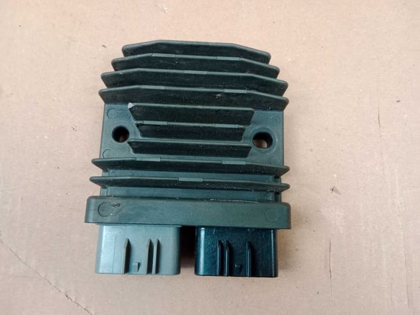 BMW F900R K83 Regulator Napięcia   FH027AB  2.6  231  F