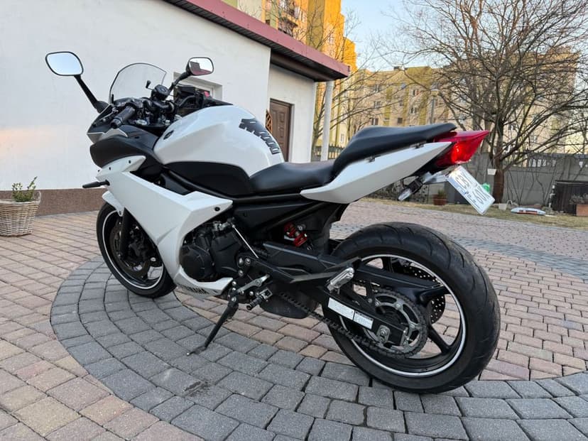 Yamaha FZ6R (XJ6 Diversion f)