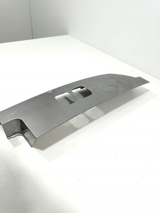 land rover defender ii l663 osłona lampy tył lewej n8b2-28661-ad