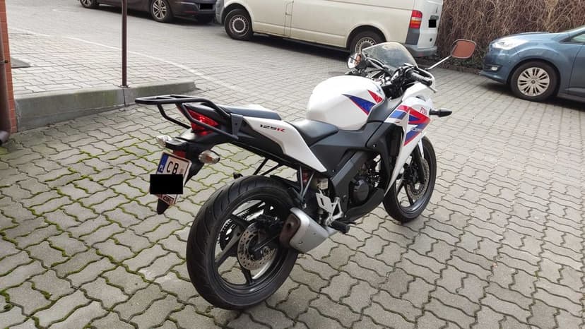 Honda CBR 125R JC50 2012r biała