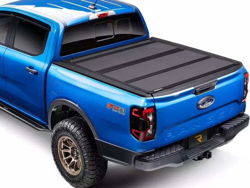 BAKFlip MX4 Twarda pokrywa paki roleta składana na 3 Toyota Hilux