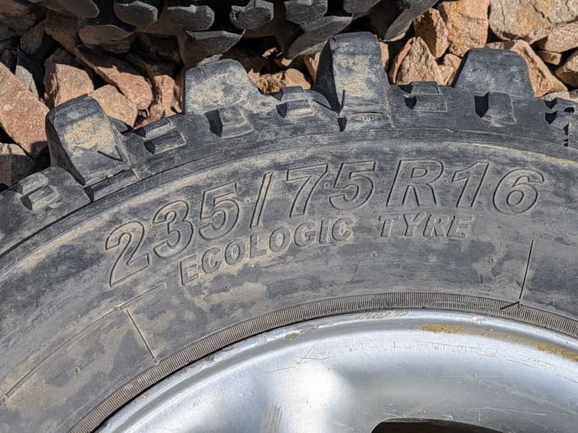 Koła terenowe 235/75 R16 typu SIMEX | 6x139,7 | ET10 | Nissan Patrol / Opel Frontera