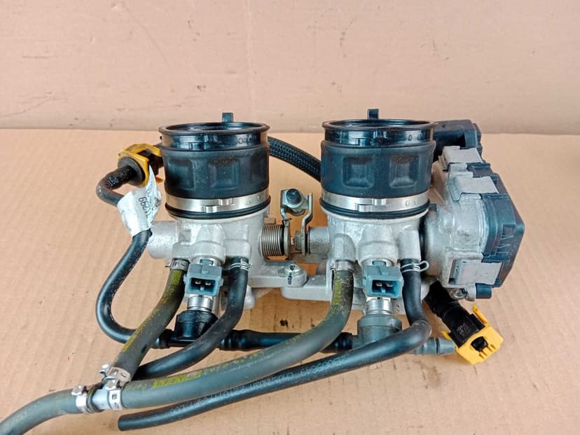 Aprilia RS 660 Przepustnice Przepustnica Wtryski Czujnik 20-25