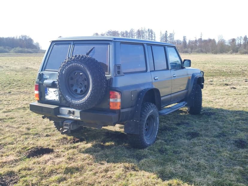 Nissan Patrol Y60 4x4 Long