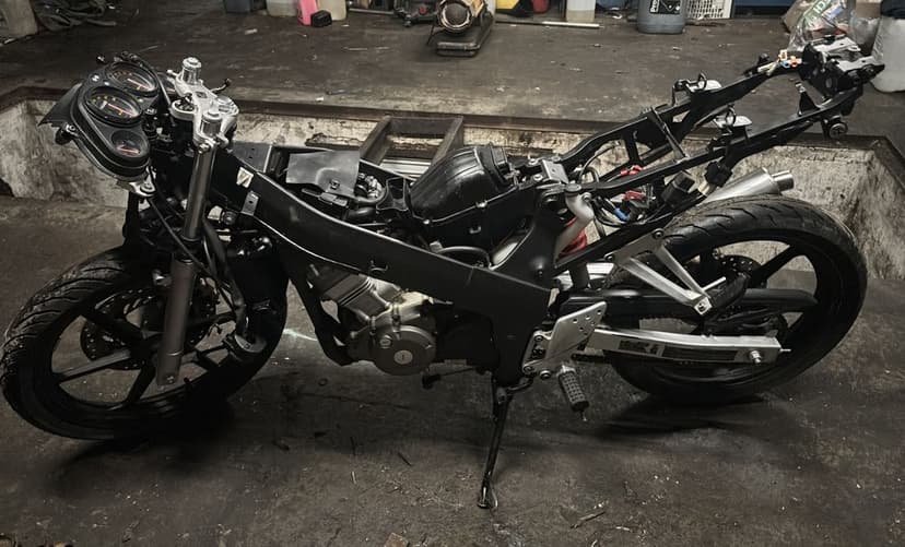 Honda cbr125r jc34 do lakierowania