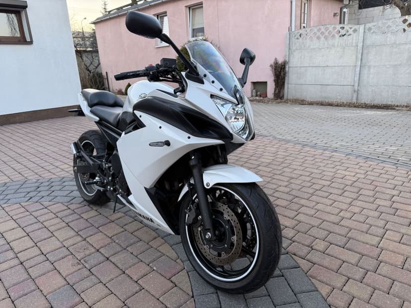Yamaha FZ6R (XJ6 Diversion f)