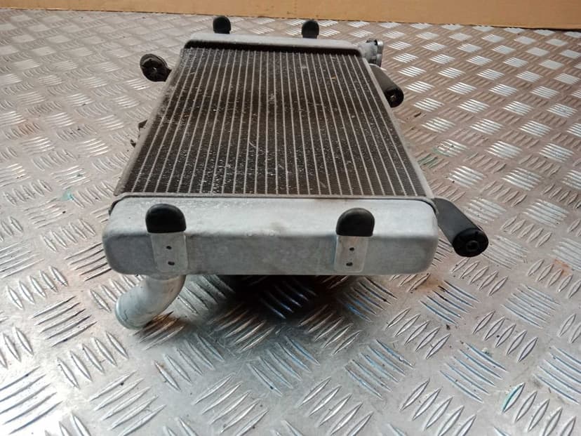 Suzuki GSX-8R Chłodnica Wody Radiator Wentylator 23-26