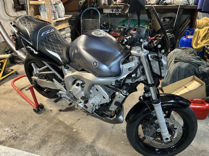 Yamaha FZ6 naked 2005 motocykl