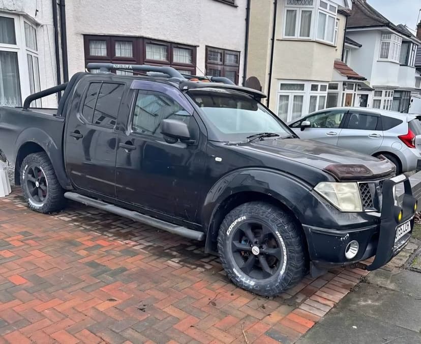 Cześć nissan navara d40.