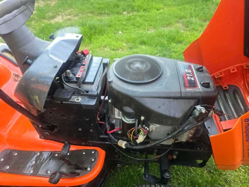 Traktorek kosiarka  model Husqvarna YTH210XP