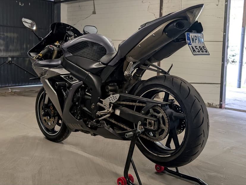 Yamaha R1 rn12 2005r
