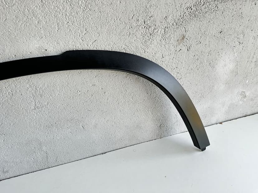 Land Rover Defender L663 20- Listwa Błotnik Lewa Przód L8B2-16A075-AX