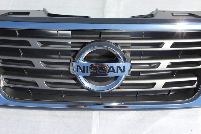 nissan navara np300 grill atrapa 623105jt0a