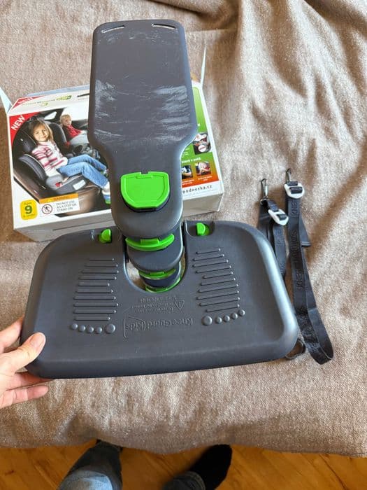 KneeGuardKids 3 podnóżek do fotelika