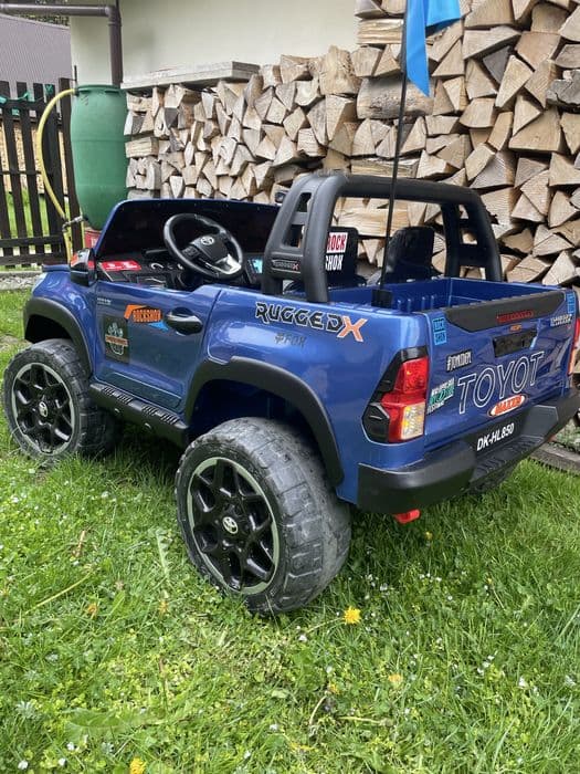 Toyota hilux 4x4, 4 mocne silniki 12V 45W odbior osobisty