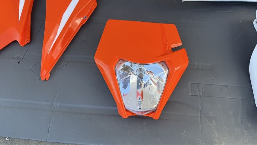 Oryginalne plastiki owiewki lampa ktm exc 300 tpi jak nowe 2022