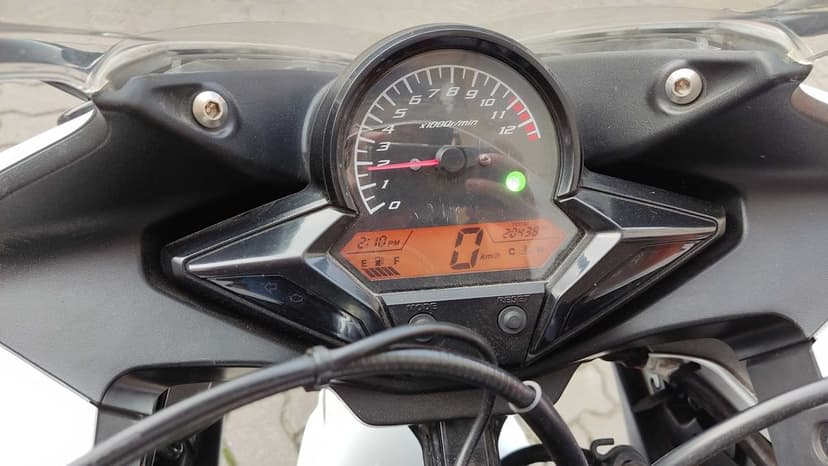 Honda CBR 125R JC50 2012r biała