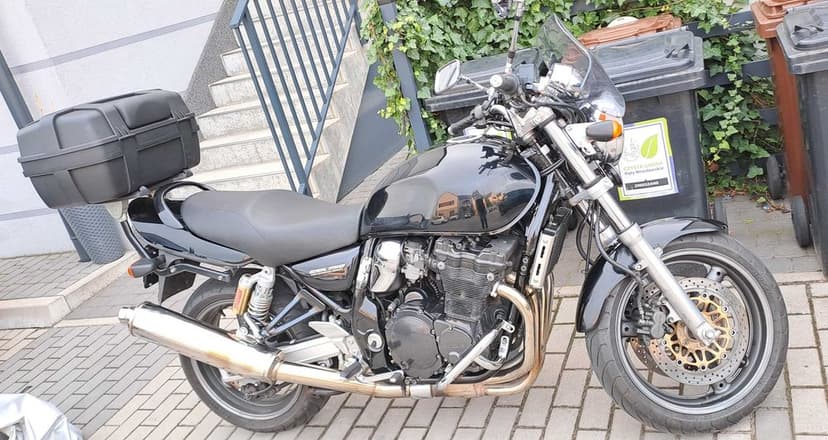 Suzuki gsx750 inazuma caly oryginalny 2001