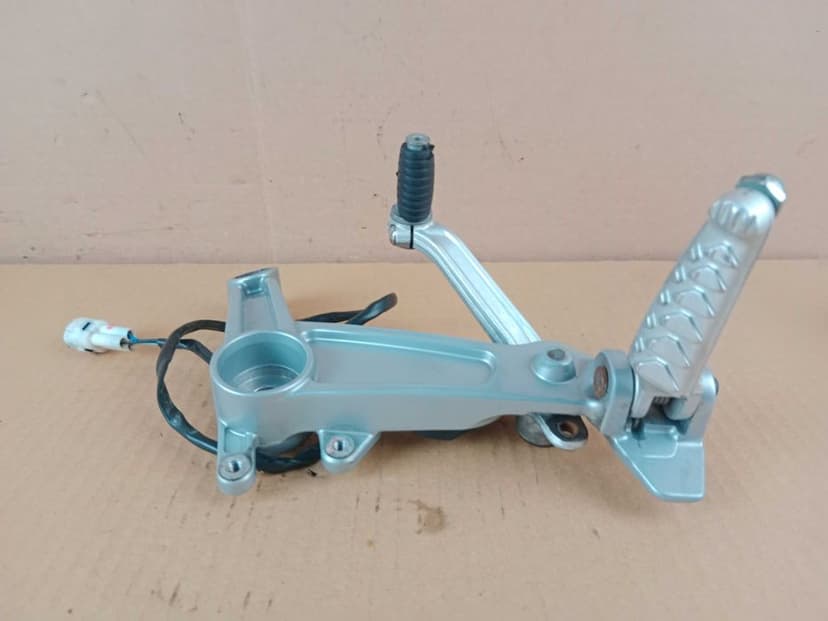 Aprilia RS 660 Prawy Set Kierowcy Podnóżek Przód Przedni Czujnik 20-25