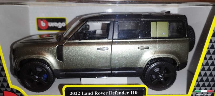 Bburago Land Rover Defender Green 2022r, skala 1:24.