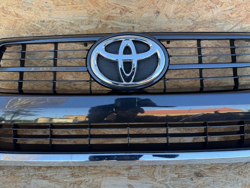 Grill atrapa chlodnicy toyota Hilux 8 VIII lift IX 9 20+ 53111-0KB30