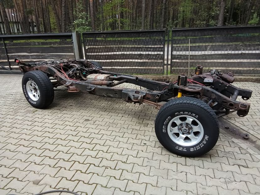 Most Nissan Patrol Y60 z blokada Diff lock