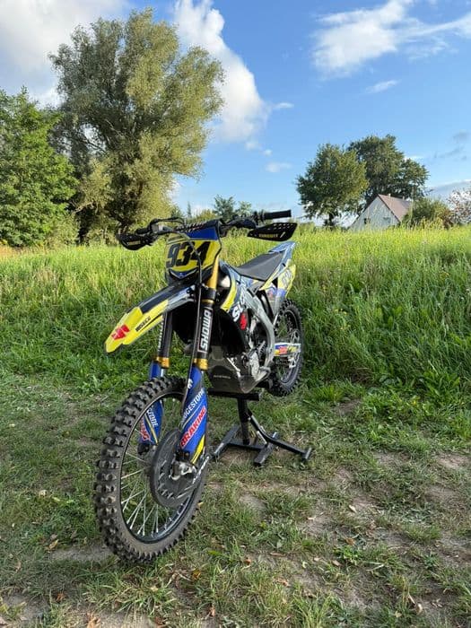 Suzuki RM-Z 450cc 2018 – zawias RG3 / 3 komplety plastików / 54 mth od