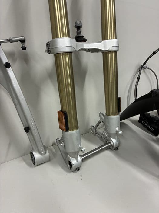 Zawieszenie Lagi półka błotnik wahacz komplet BMW R1250 GS. 22R