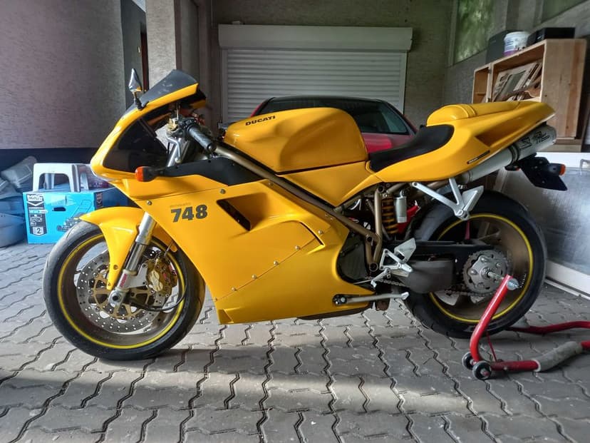 Ducati 748  2000r