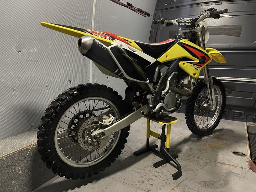 Suzuki RM-Z 250 4T motocross cross użytkowany rekreacyjnie