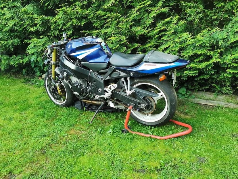 Sprzedam części do GSX-R 750 K5