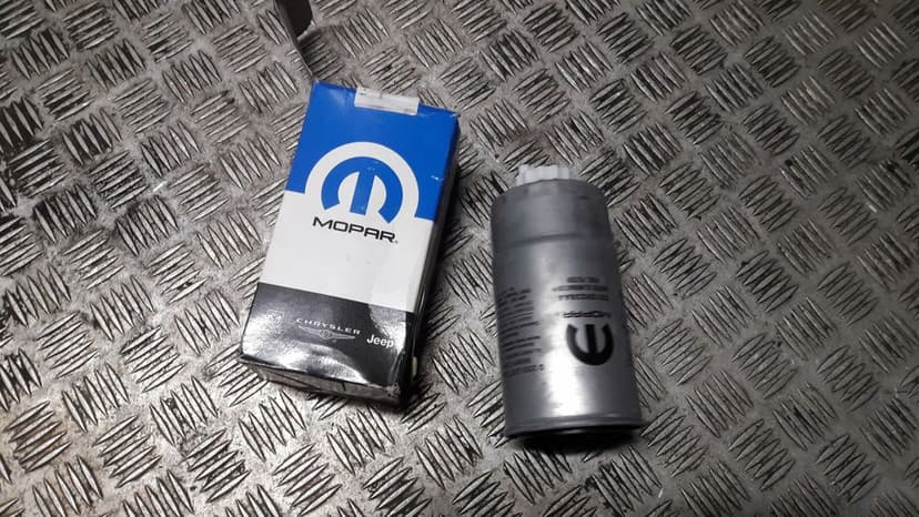 Jeep Cherokee 2.43.7 Filtr Paliwa