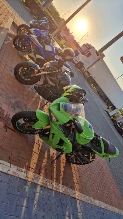 Kawasaki zx6r 636 6 lat w jednych rękach