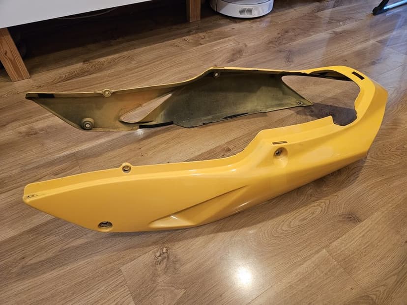 Zadupek ogon plastik honda vfr 800 fi, y124p ori lakier